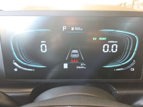 Used 2025 Kia Niro LX FWD image 2