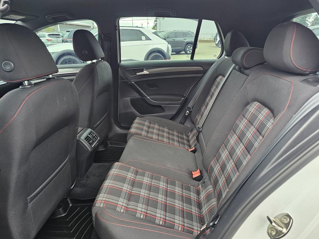 Used 2020 Volkswagen Golf 4-Door FWD image 16