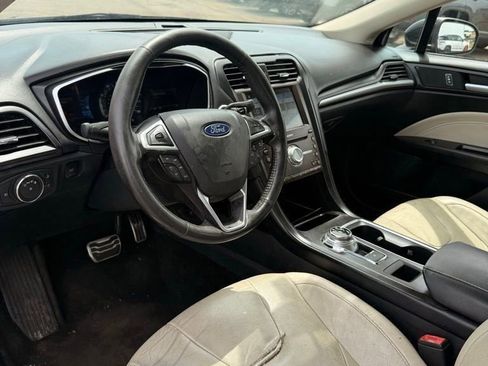 Used 2018 Ford Fusion Titanium AWD/4WD image 16