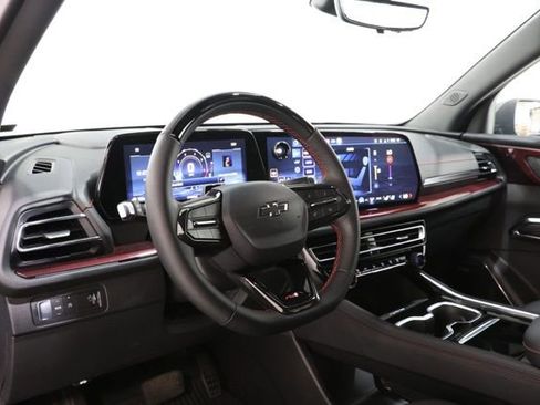 Used 2025 Chevrolet Traverse RS w/ LPO, Floor Liner Package FWD image 14