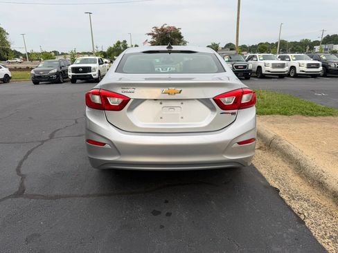 Used 2017 Chevrolet Cruze LS FWD image 6