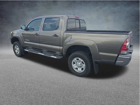 Used 2015 Toyota Tacoma PreRunner w/ SR5 Package RWD image 11