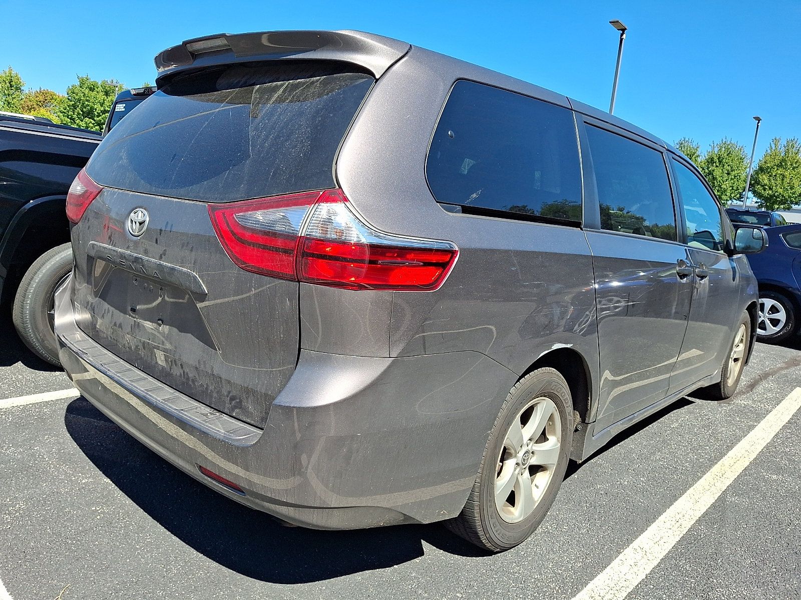 Used 2020 Toyota Sienna L FWD image 2