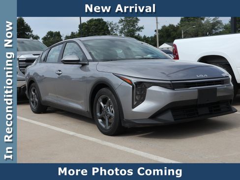 Used 2025 Kia K4 FWD image 1
