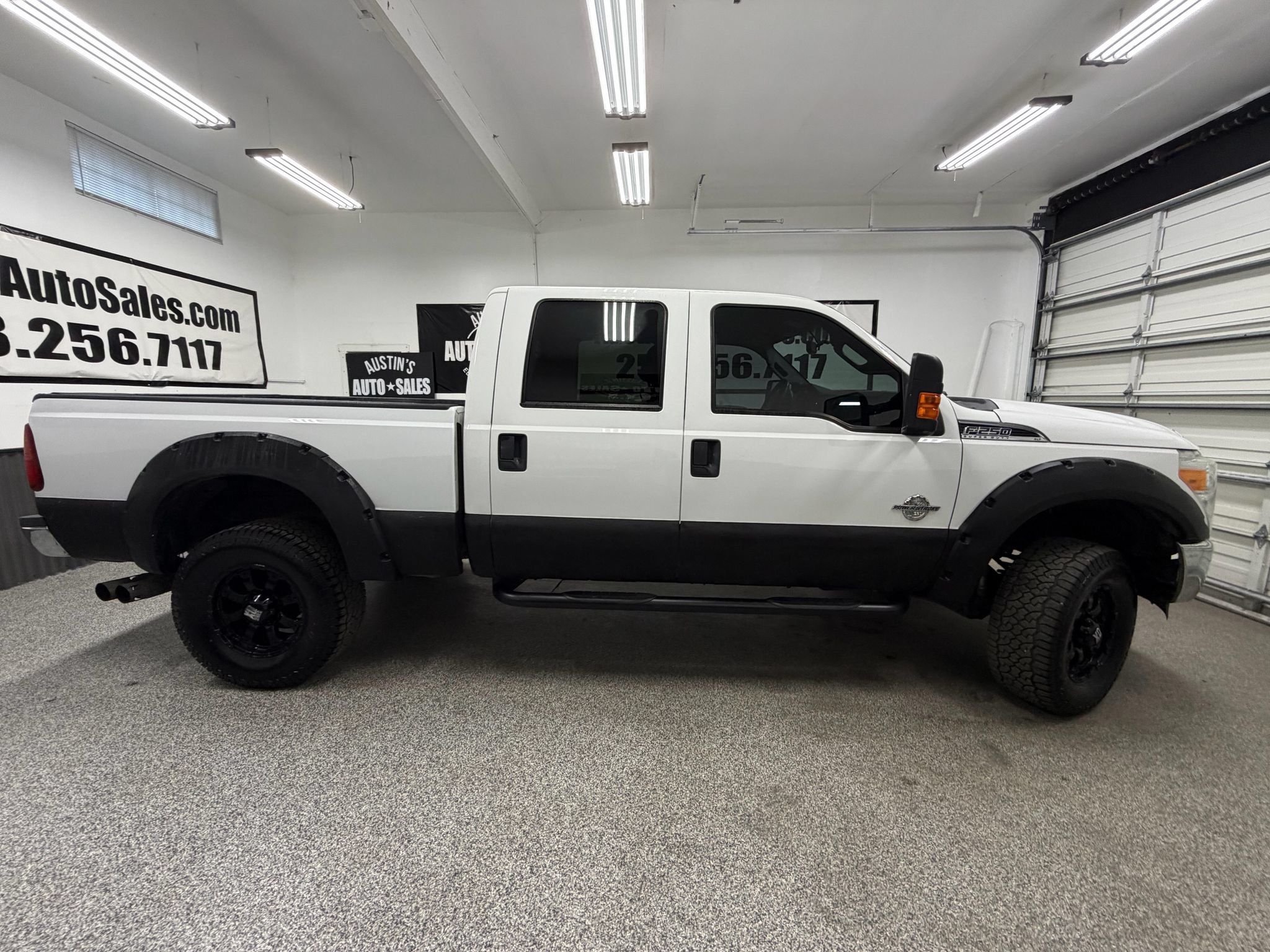 Used 2016 Ford F250 XLT AWD/4WD image 2