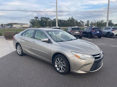 Used 2015 Toyota Camry XLE image 3