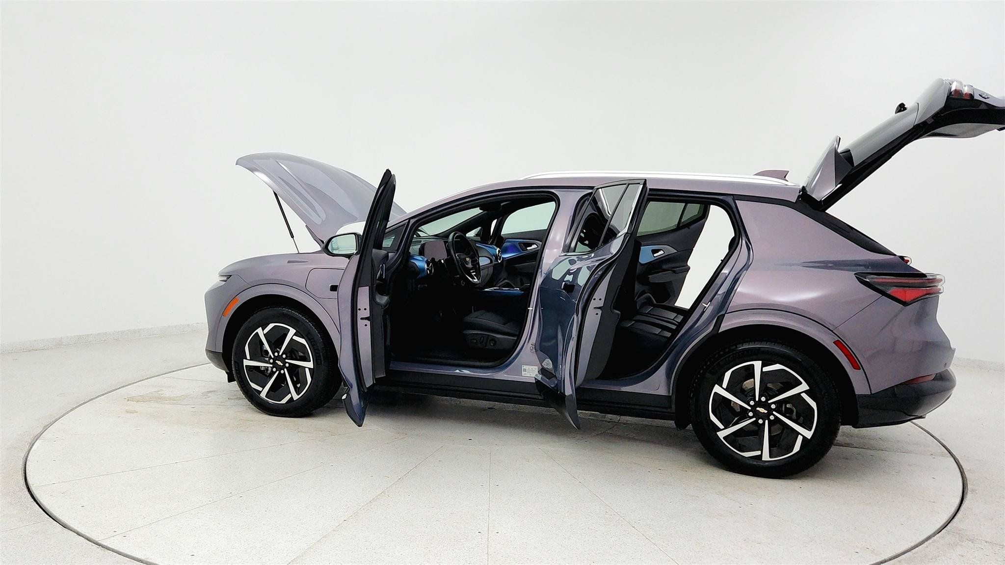 Used 2024 Chevrolet Equinox EV LT FWD image 32