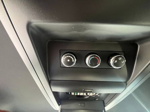 Used 2017 Dodge Grand Caravan SE image 17