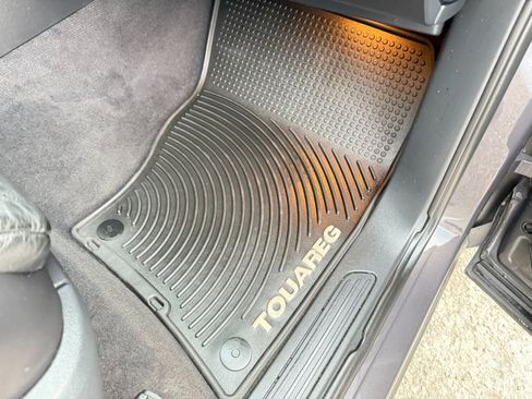 Used 2012 Volkswagen Touareg VR6 image 50