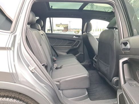 Used 2022 Volkswagen Tiguan SE R-Line image 15