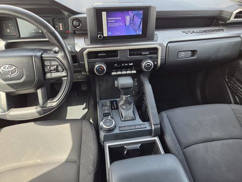 Used 2025 Toyota Tacoma SR5 AWD/4WD image 16