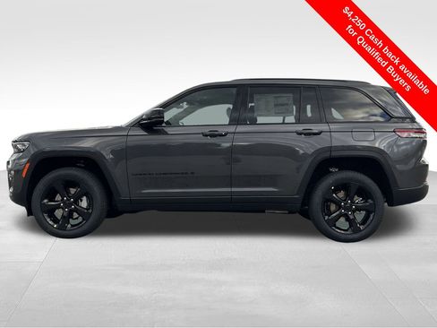 New 2025 Jeep Grand Cherokee Limited w/ Black Appearance Package image 28