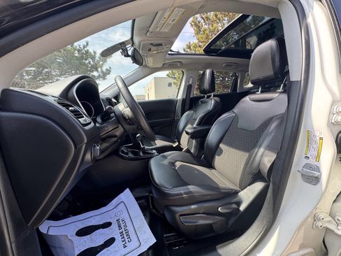 Used 2021 Jeep Compass Latitude w/ Sun and Sound Group image 9