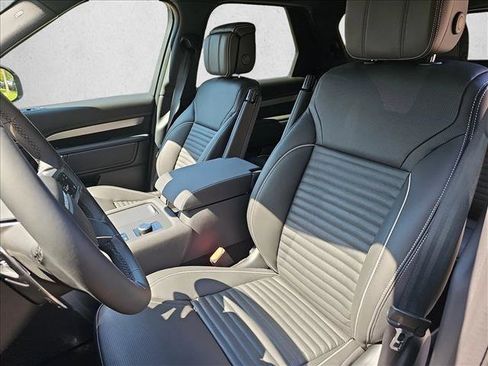 Certified 2024 Land Rover Discovery Dynamic SE image 10