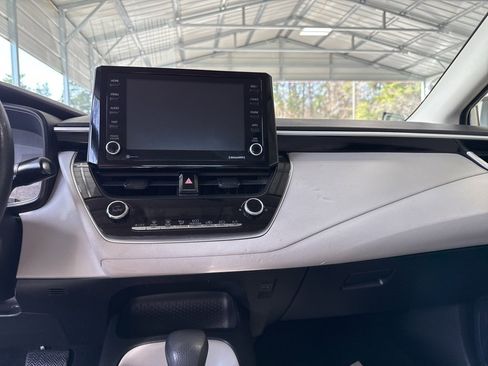 Used 2022 Toyota Corolla LE image 6