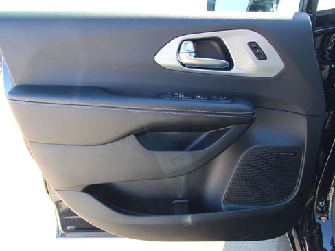 New 2026 Chrysler Pacifica Limited image 42