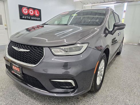 Used 2022 Chrysler Pacifica Touring-L FWD image 8