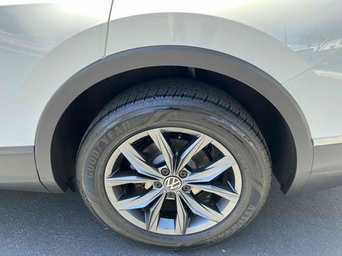 Used 2022 Volkswagen Tiguan SE FWD image 73