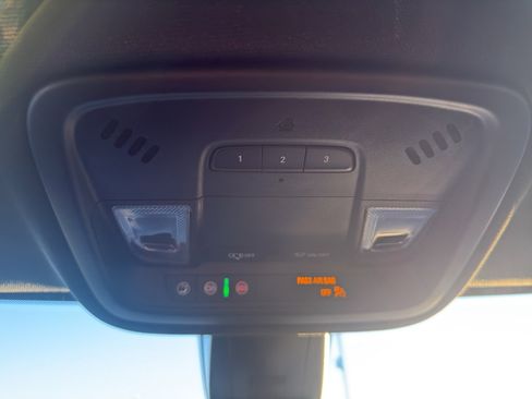 Used 2023 Chevrolet Traverse LT w/ Midnight/Sport Edition image 24