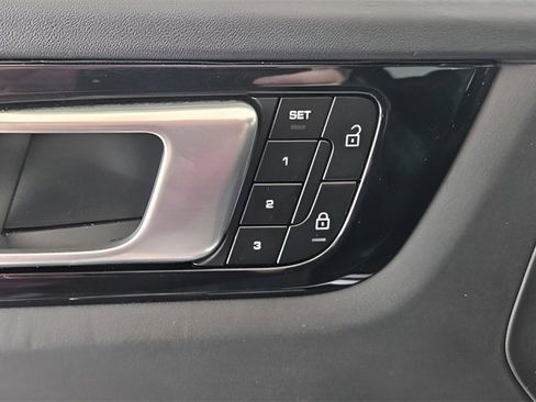 Used 2023 Porsche Cayenne image 12