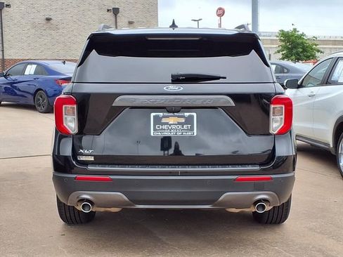 Used 2022 Ford Explorer XLT w/ Equipment Group 202A image 5