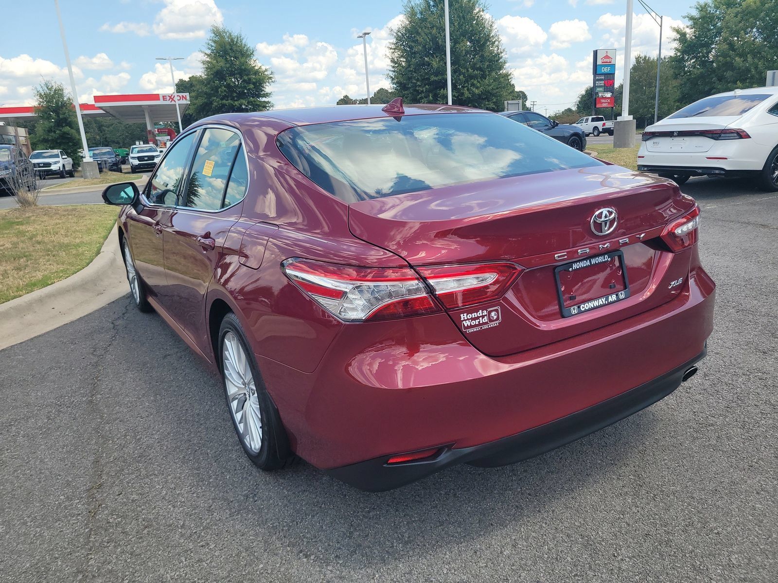 Used 2020 Toyota Camry XLE FWD image 5