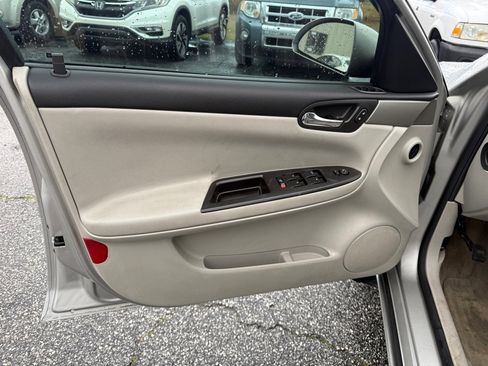 Used 2008 Chevrolet Impala SS w/ Convenience Package image 12