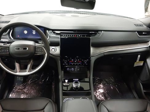 New 2025 Jeep Grand Cherokee L Limited image 26