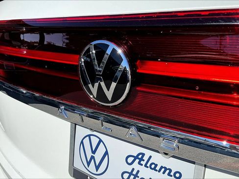 New 2026 Volkswagen Atlas Cross Sport SE FWD image 15