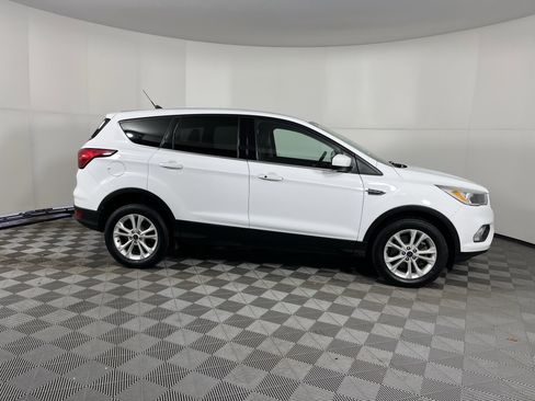 Used 2019 Ford Escape SE image 7