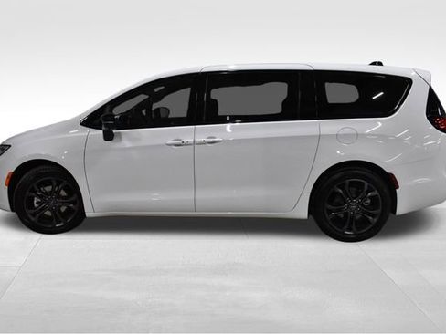 New 2026 Chrysler Pacifica Select image 6
