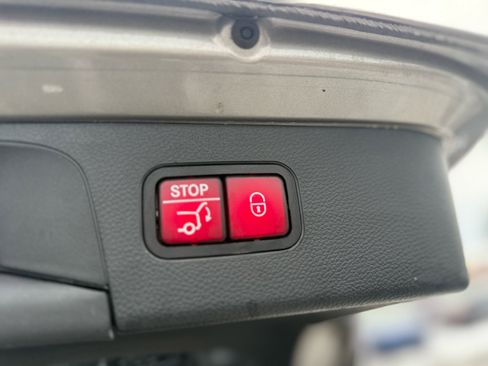 Used 2019 Mercedes-Benz GLC 300 4MATIC image 19