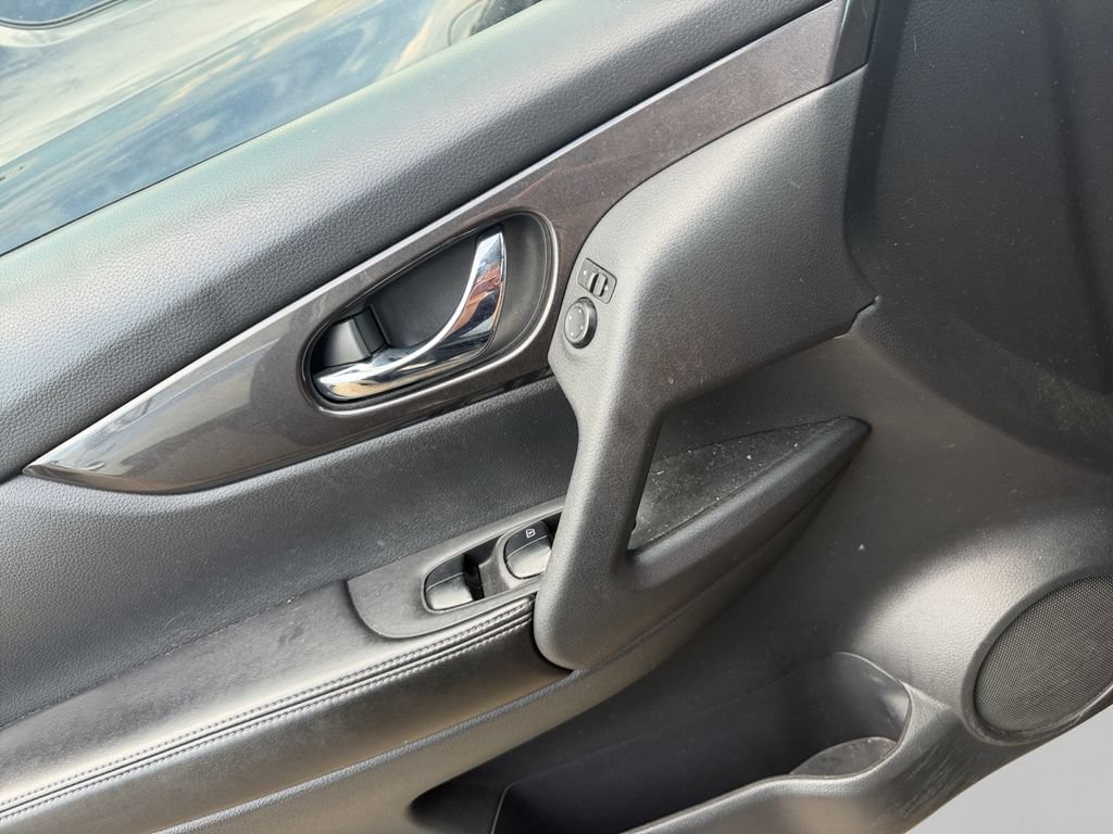 Used 2019 Nissan Rogue SV AWD/4WD image 19