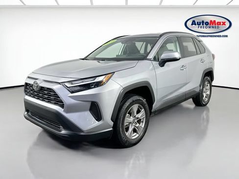 Used 2025 Toyota RAV4 XLE AWD/4WD image 4