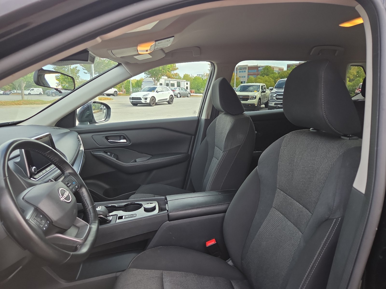 Used 2025 Nissan Rogue SV AWD/4WD image 13