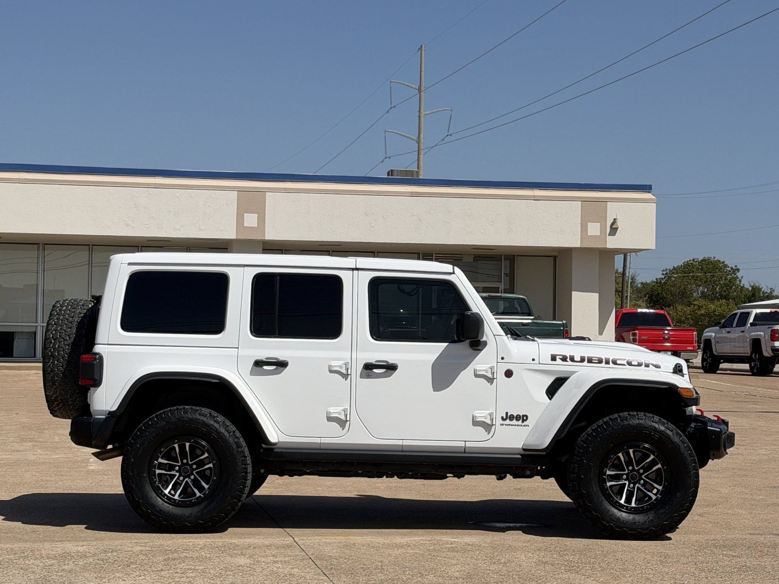 Used 2024 Jeep Wrangler Unlimited Rubicon AWD/4WD image 3