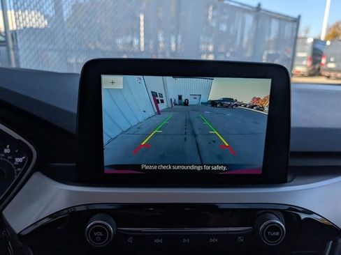 Used 2022 Ford Escape SE w/ SE Sport Appearance Package image 17