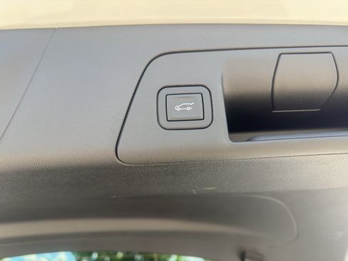 Used 2025 Buick Envision Avenir AWD/4WD image 8