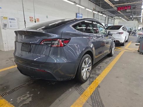 Used 2023 Tesla Model Y Performance image 6