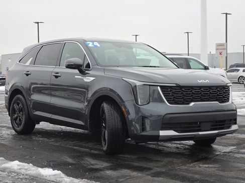 Used 2024 Kia Sorento LX image 15