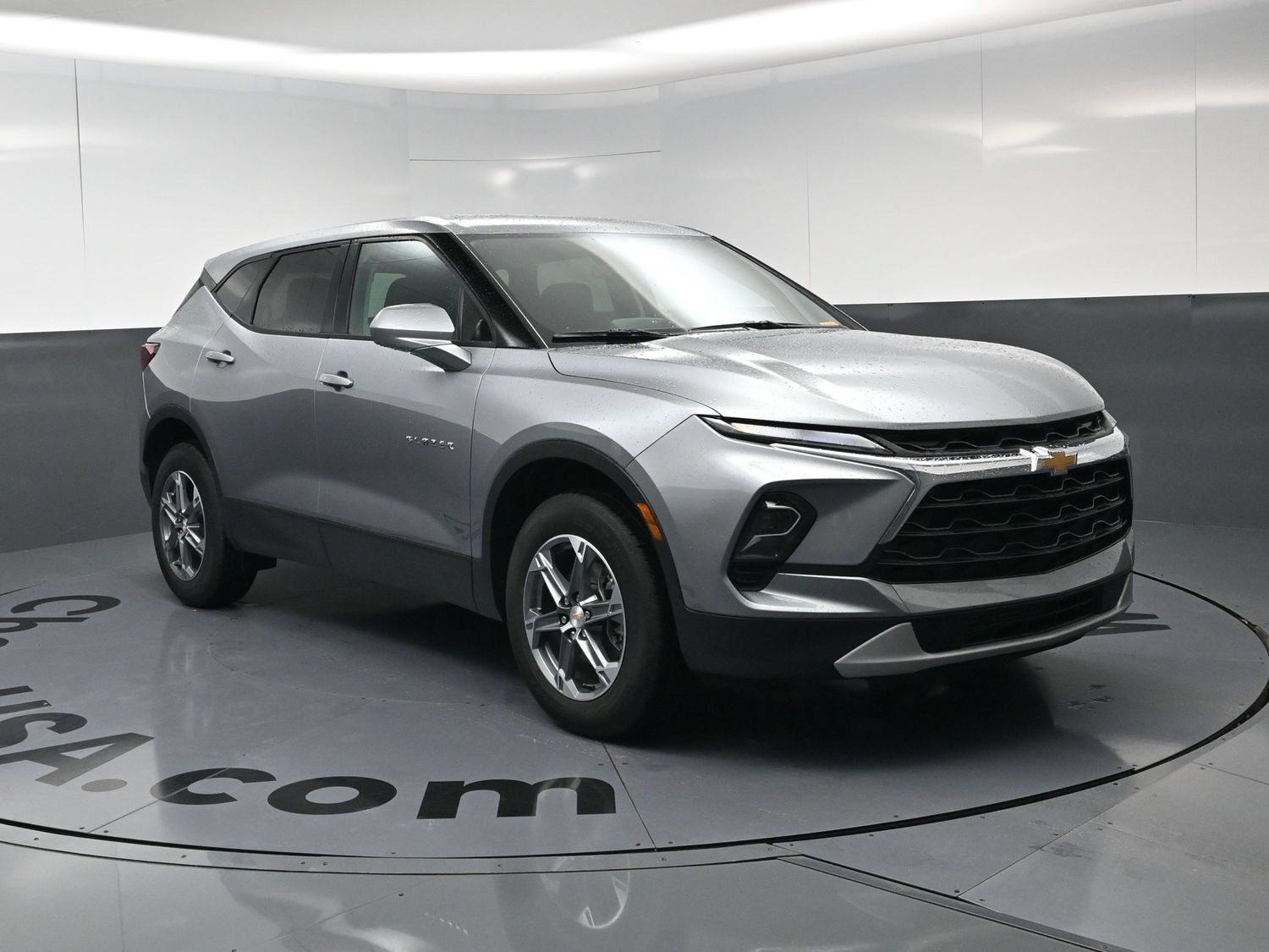 Used 2026 Chevrolet Blazer LT FWD image 2