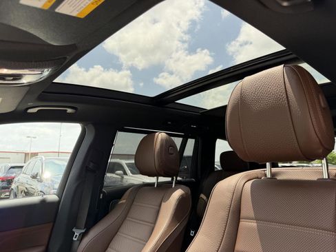 Used 2025 Mercedes-Benz GLS 450 4MATIC image 14