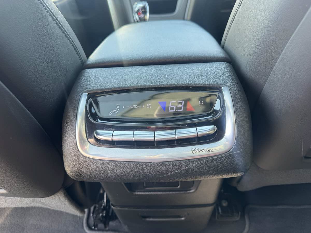 Used 2020 Cadillac XT6 Premium Luxury FWD image 29