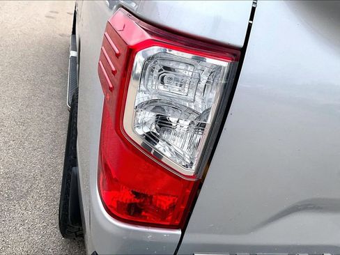 Used 2017 Nissan Titan SV image 25