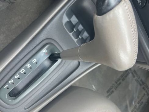 Used 1998 Oldsmobile Cutlass GLS FWD image 17