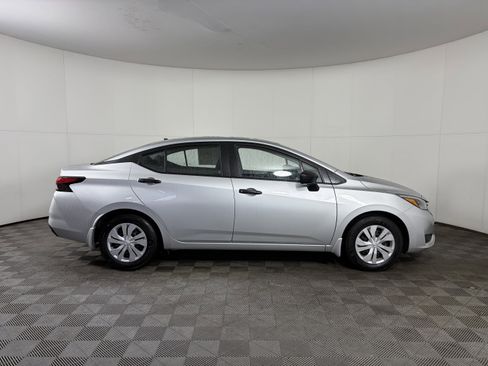 Used 2025 Nissan Versa S w/ Electronics Package FWD image 6