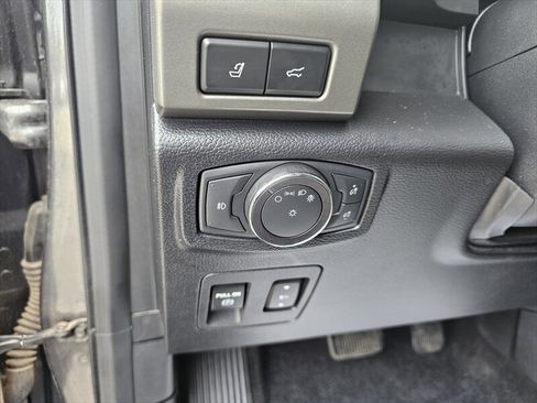 Used 2018 Ford Expedition Max XLT w/ Equipment Group 202A AWD/4WD image 17