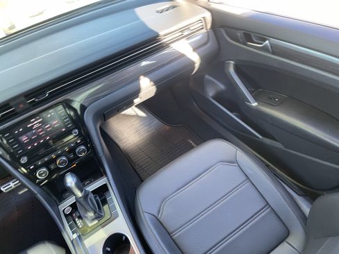 Used 2020 Volkswagen Passat 2.0T R-Line image 14