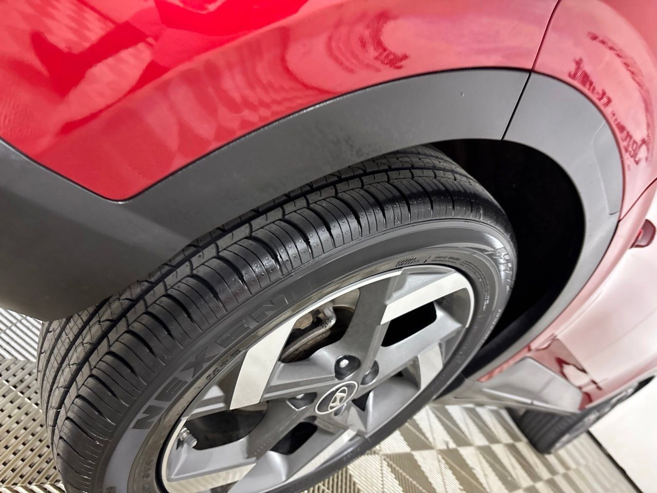 Used 2024 Hyundai Venue SEL FWD image 32