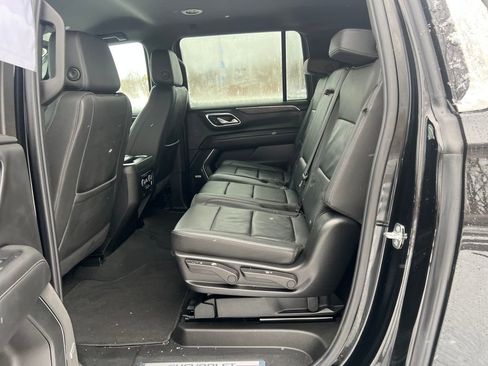 Used 2024 Chevrolet Suburban LT image 21